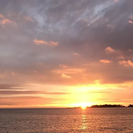 샬레 Sunrise With Show Kitchen On The Ijsselmeer *